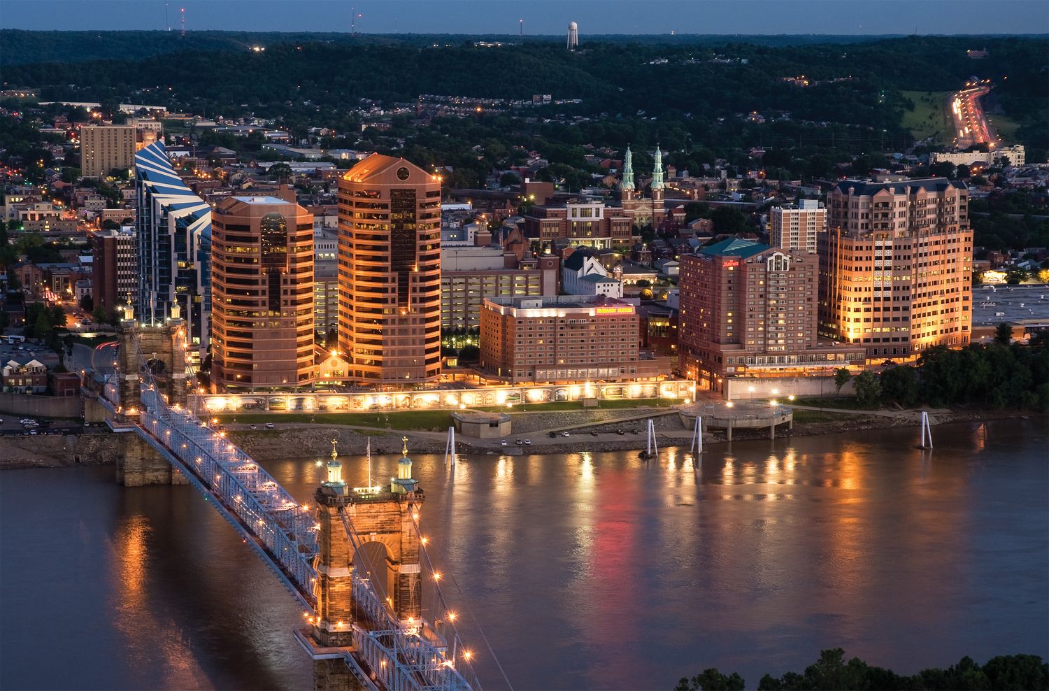 RiverCenter I: 50 E Rivercenter Blvd, Covington, KY 41011